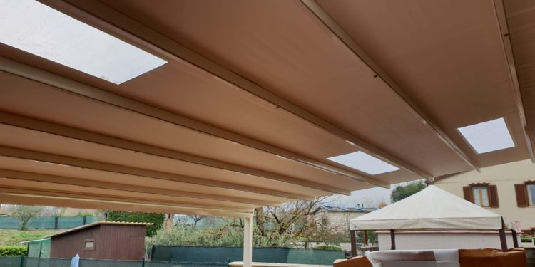 Pergola doppio modulo pergotenda a Cascina 