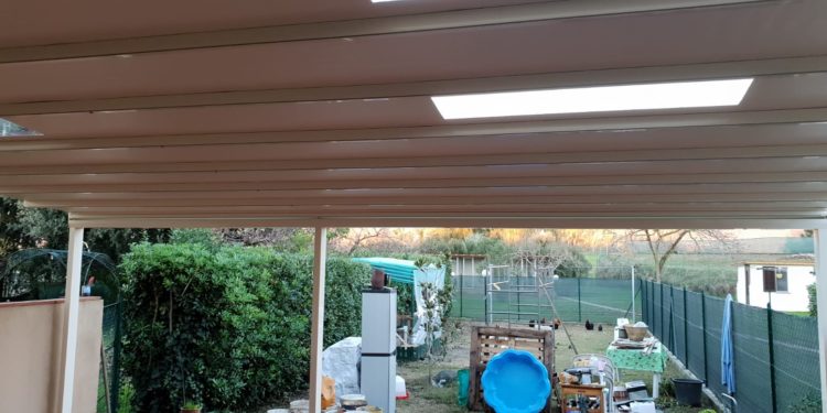 Pergola doppio modulo pergotenda a Cascina 