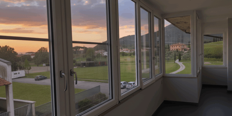 Porte scorrevoli e a libro Finstral