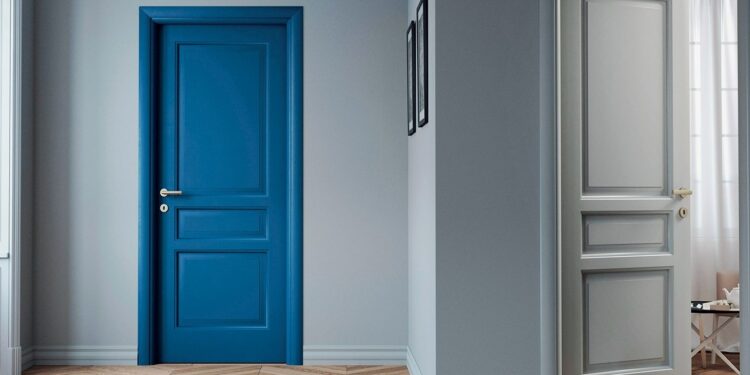 Porte classiche FerreroLegno laccate, una blu e una tortora